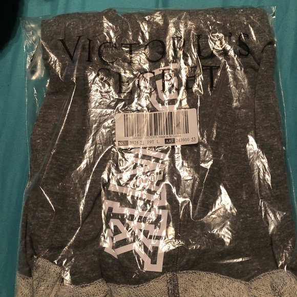 PINK Large Boyfriend Shorts - Picture 2 of 3